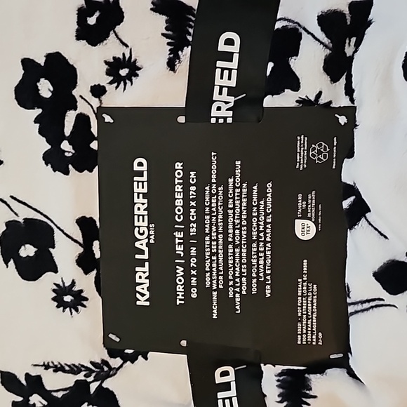 NWT  KARL LAGERFELD THROW Blanket - Picture 5 of 5